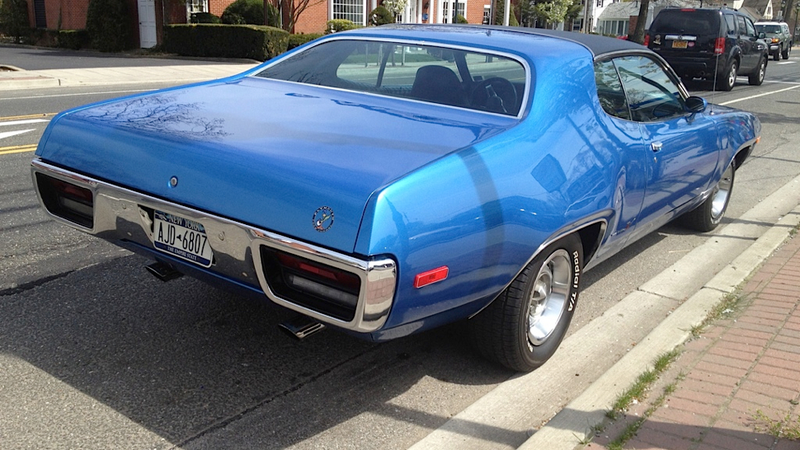 Illustration for article titled This Blue Plymouth Road Runner Makes Me Want To Go Fast